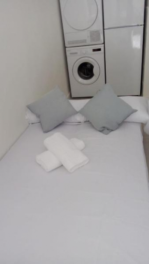 Estudio encantador cerca del carrefour rosaleda 1